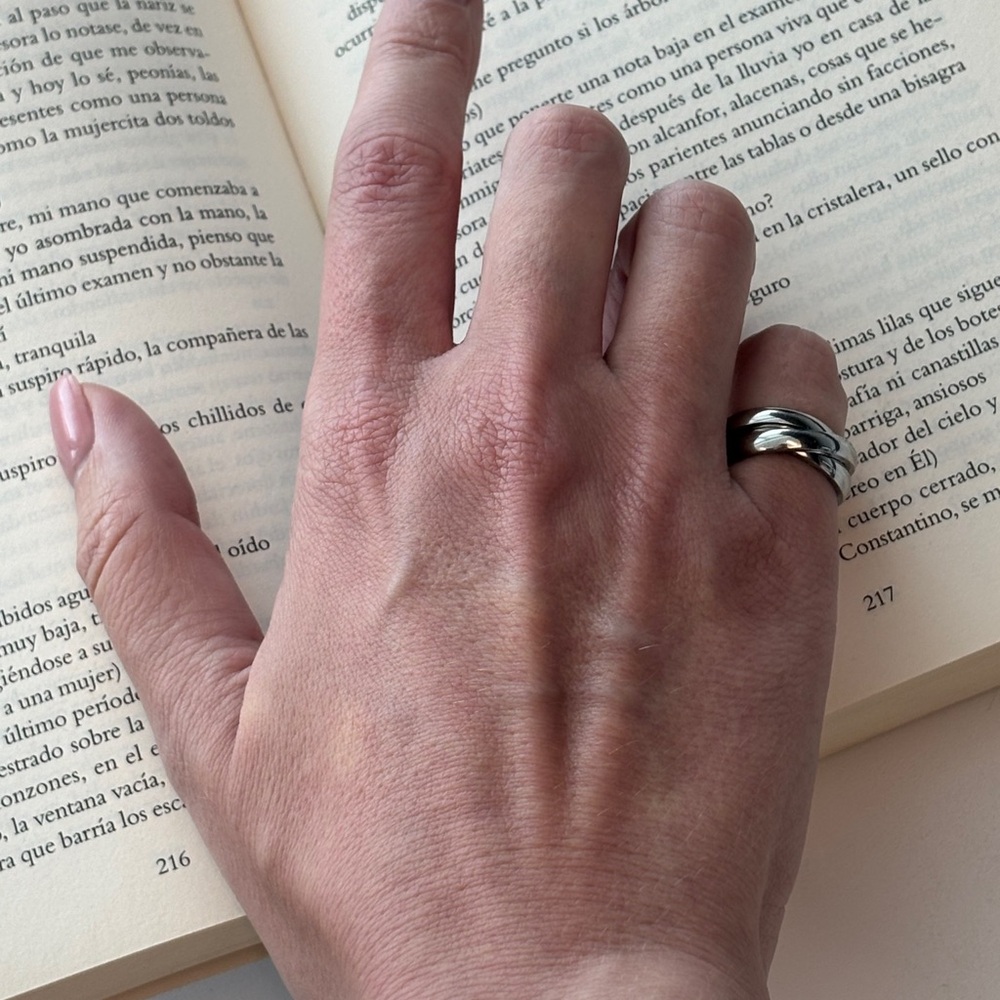 Pinky trinity ring Size 4 - Picture 5 of 8